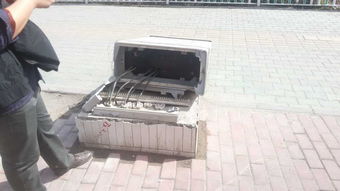 伊犁河路街道九號小區社區 為民解憂辦實事，協調維修通訊器材與信息咨詢服務雙管齊下